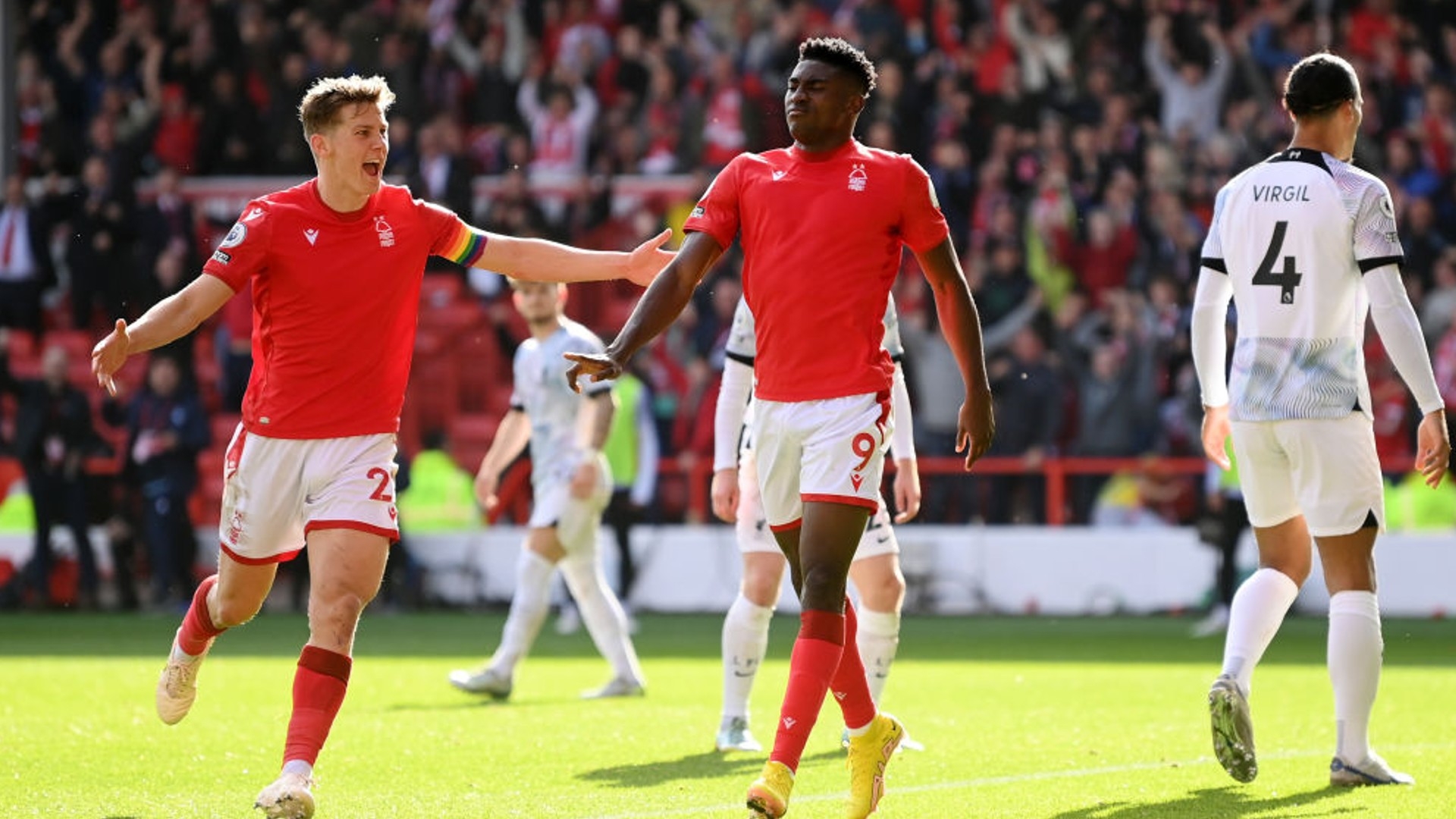 足球在内 足球在内